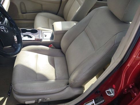 Used 2013 Toyota Camry XLE w/ Convenience Pkg image 13