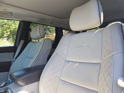 Used 2017 Jeep Grand Cherokee Summit AWD/4WD image 12