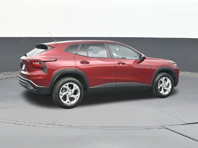 Used 2024 Chevrolet Trax LS w/ LS Convenience Package FWD image 15