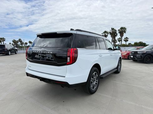 Used 2025 Ford Expedition Active RWD image 3