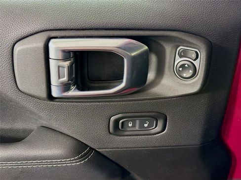 Used 2022 Jeep Wrangler Unlimited Sahara w/ Cold Weather Group AWD/4WD image 24