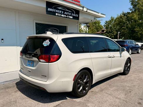 Used 2019 Chrysler Pacifica Limited w/ Advanced Safetytec Group FWD image 16