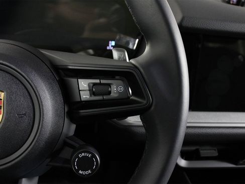 Used 2025 Porsche Cayenne image 15