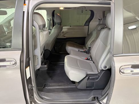 Used 2023 Toyota Sienna XLE image 24