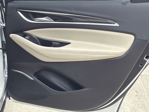 Used 2018 Buick Enclave Premium image 15