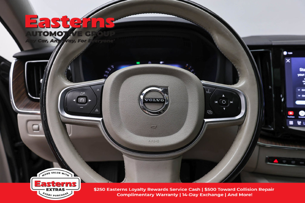 Used 2022 Volvo XC60 B5 Momentum w/ Climate Package AWD/4WD image 11