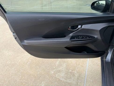 Used 2019 Hyundai Veloster 2.0 FWD image 12