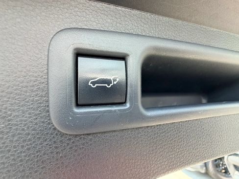 Used 2023 Toyota Highlander XLE AWD/4WD image 31