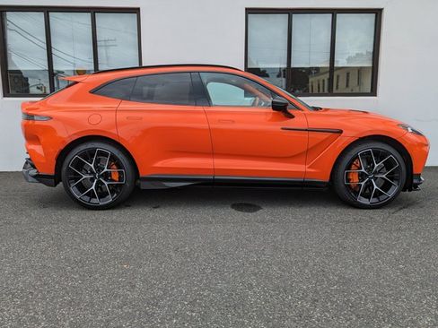 Used 2025 Aston Martin DBX 707 AWD/4WD image 8