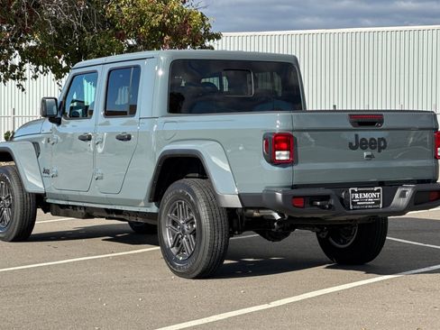 New 2026 Jeep Gladiator Sport image 5