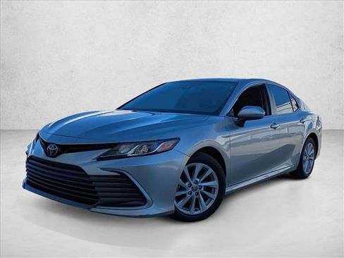 Certified 2022 Toyota Camry LE image 1