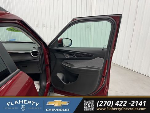 Used 2025 Chevrolet TrailBlazer LT image 14