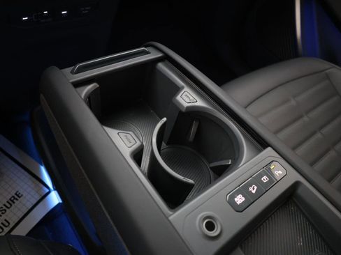 Used 2024 Kia EV9 Land image 14