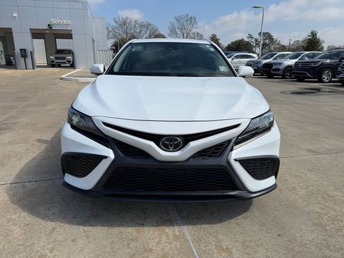 Used 2022 Toyota Camry SE image 8