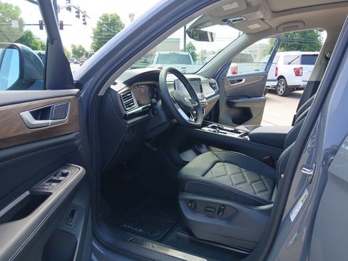 New 2026 Volkswagen Atlas SE FWD image 9