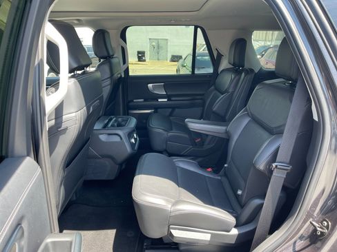 Used 2025 Ford Expedition Platinum AWD/4WD image 14
