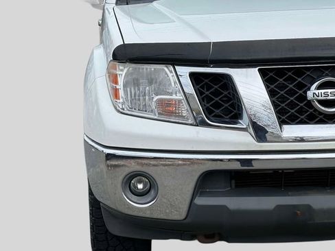 Used 2013 Nissan Frontier SL w/ Moonroof Pkg AWD/4WD image 10