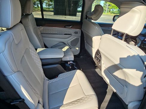 Used 2023 Jeep Grand Cherokee L Summit w/ Advanced Protech Group IV AWD/4WD image 15