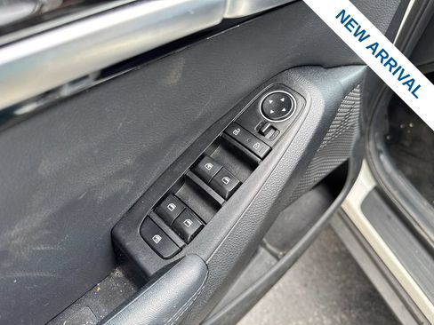 Used 2023 Kia Seltos S w/ Navigation Package AWD/4WD image 18