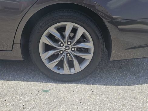 Used 2019 Toyota Avalon XLE w/ Moonroof Package FWD image 11