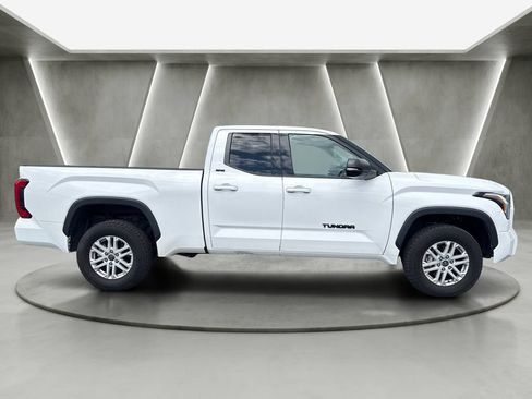 Used 2022 Toyota Tundra SR5 w/ SR5 Premium Package AWD/4WD image 8