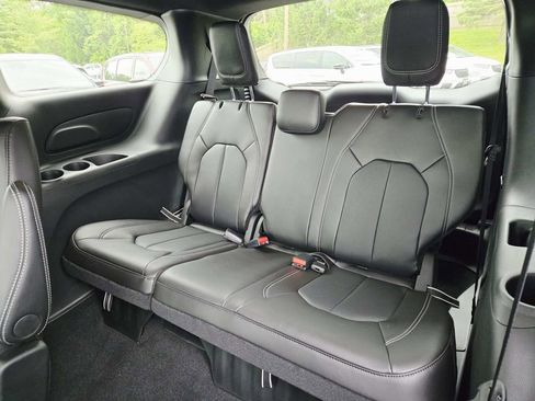 New 2026 Chrysler Pacifica Select w/ S Appearance Package FWD image 16