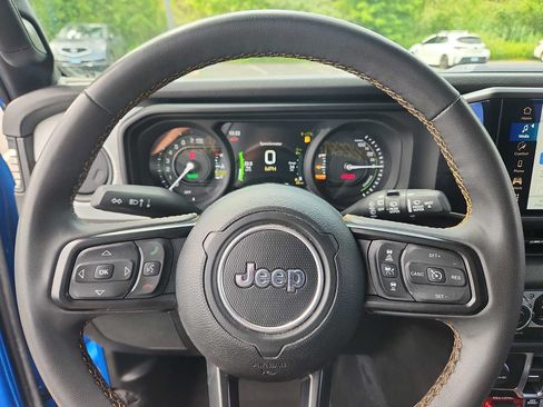 Used 2024 Jeep Wrangler Unlimited AWD/4WD image 18