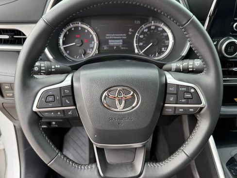 Used 2026 Toyota Highlander XLE AWD/4WD image 11