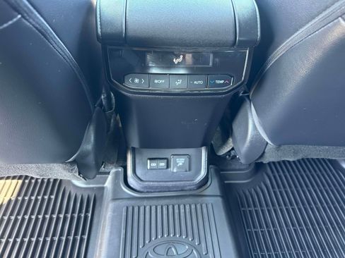 Used 2023 Toyota Highlander Limited image 24