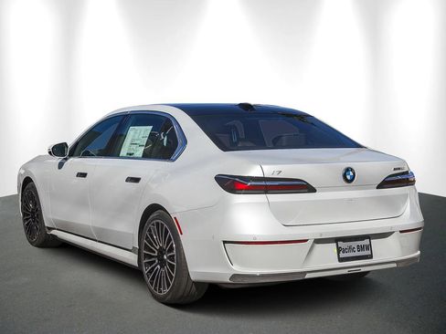 New 2026 BMW i7 eDrive50 w/ Premium Package RWD image 4