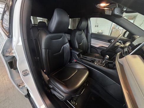 Used 2025 Jeep Compass Limited image 37