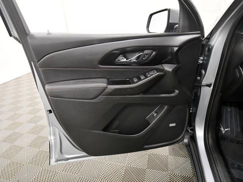 Used 2023 Chevrolet Traverse RS AWD/4WD image 13