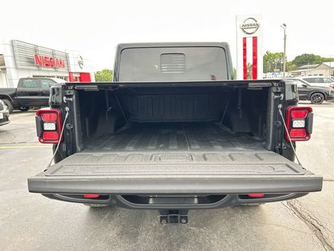 Used 2022 Jeep Gladiator Rubicon w/ Cold Weather Group AWD/4WD image 9