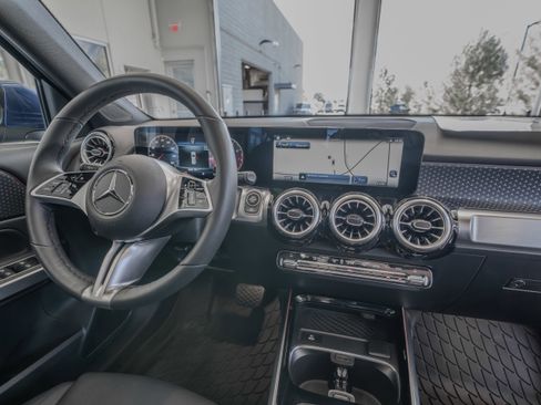 Certified 2025 Mercedes-Benz GLB 250 4MATIC image 19