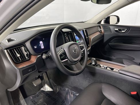 Used 2023 Volvo XC60 B5 Plus w/ Climate Package image 9