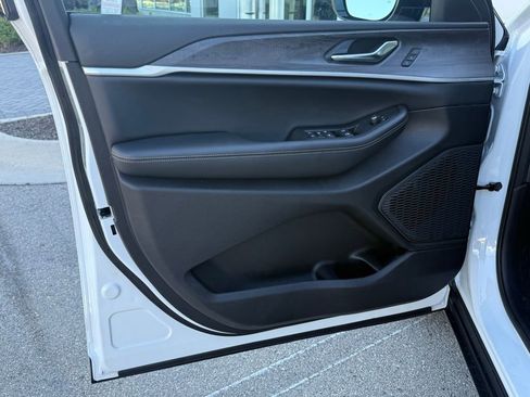 New 2025 Jeep Grand Cherokee L Limited image 27