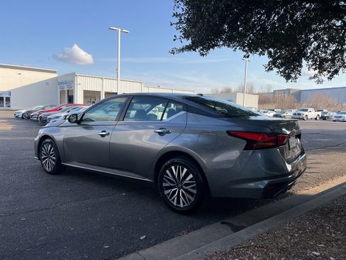 Used 2023 Nissan Altima 2.5 SV image 5