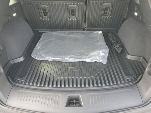 Certified 2025 Cadillac XT5 Luxury w/ LPO, Floor Liner Package AWD/4WD image 9