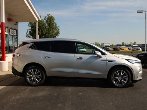 Used 2022 Buick Enclave Essence w/ Experience Buick Package AWD/4WD image 4