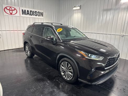 Used 2020 Toyota Highlander Platinum AWD/4WD image 4