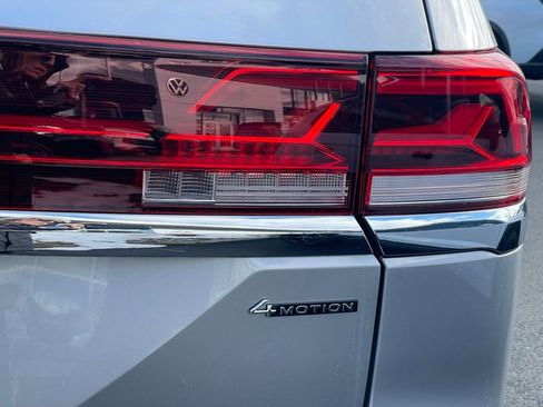 Certified 2025 Volkswagen Atlas SE w/ Black Wheel Package image 32