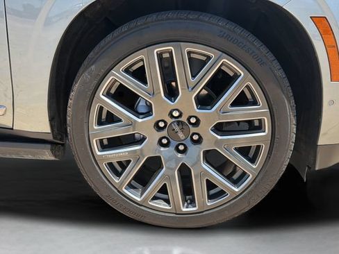 Used 2025 GMC Yukon Denali Ultimate AWD/4WD image 9