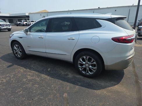 Used 2018 Buick Enclave Avenir w/ Avenir Technology Package AWD/4WD image 8