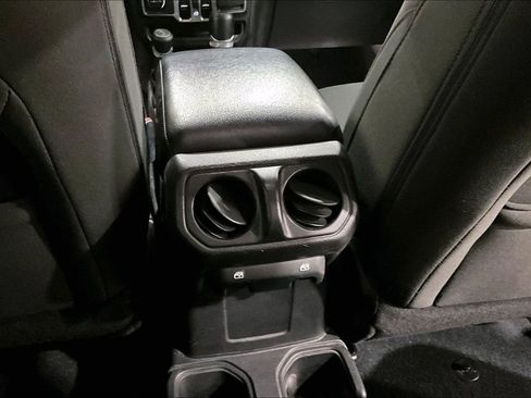 Used 2018 Jeep Wrangler Unlimited Sport S image 29