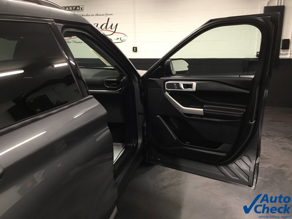Used 2022 Ford Explorer XLT w/ Equipment Group 202A AWD/4WD image 41