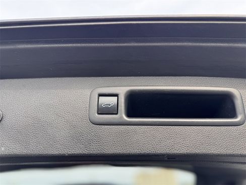 Used 2020 Toyota Highlander XLE image 15