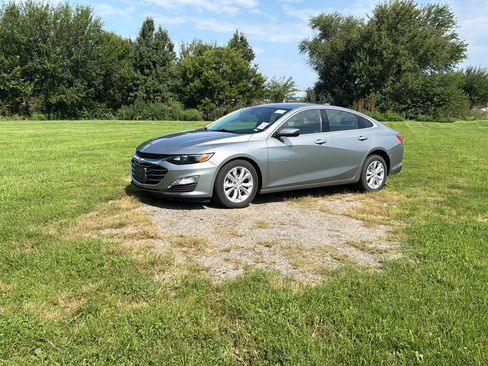 Used 2024 Chevrolet Malibu LT FWD image 2