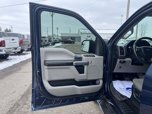 Used 2017 Ford F150 XLT w/ Equipment Group 302A Luxury image 9