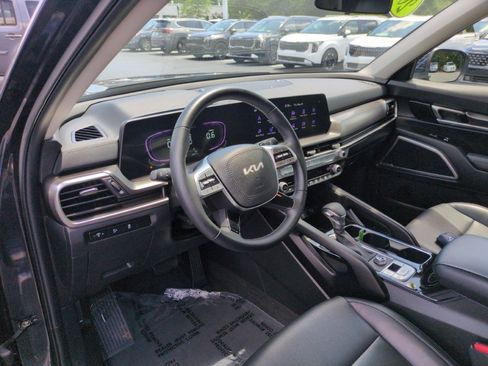 Used 2025 Kia Telluride LX FWD image 15
