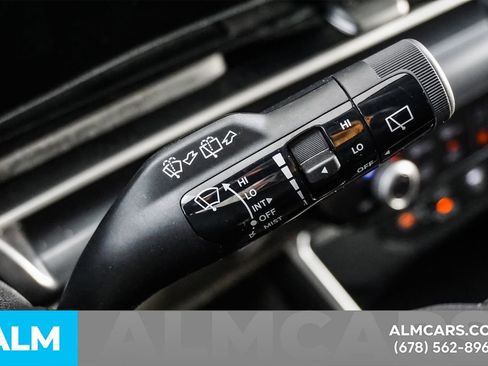 Used 2025 Kia Carnival FWD image 31
